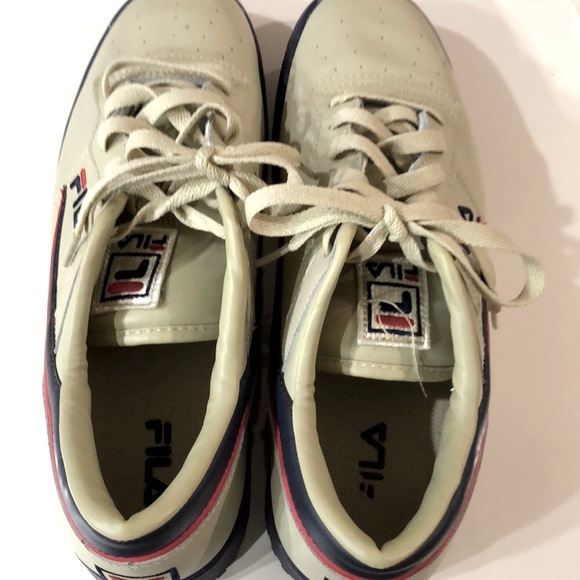 Fila Men Sneakers EUC - Picture 2 of 6